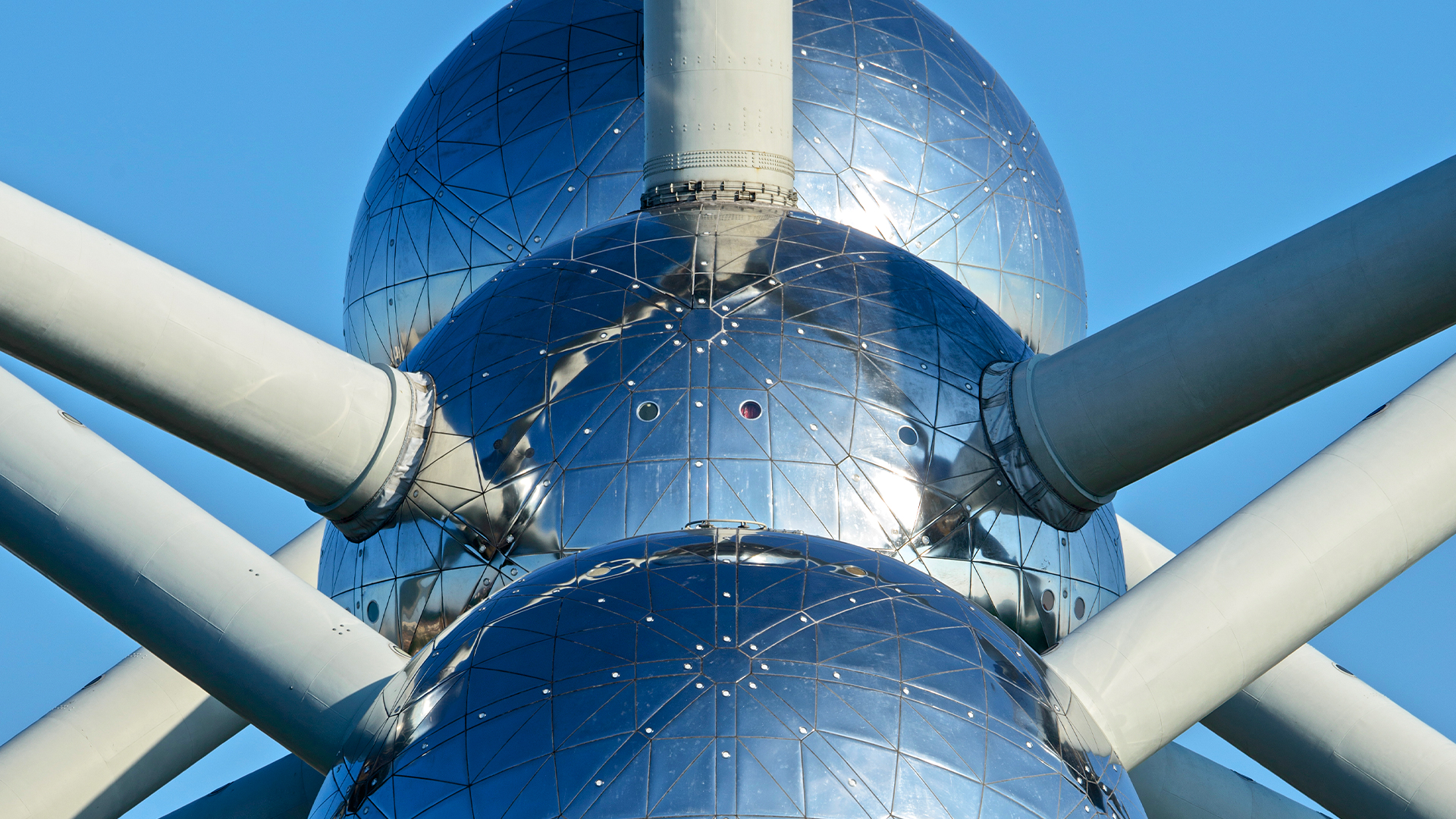 DIE FORM DES ATOMIUMS