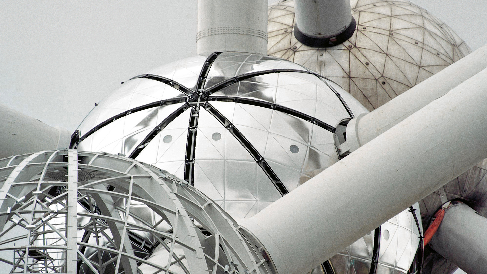 DIE RESTAURIERUNG DES ATOMIUMS